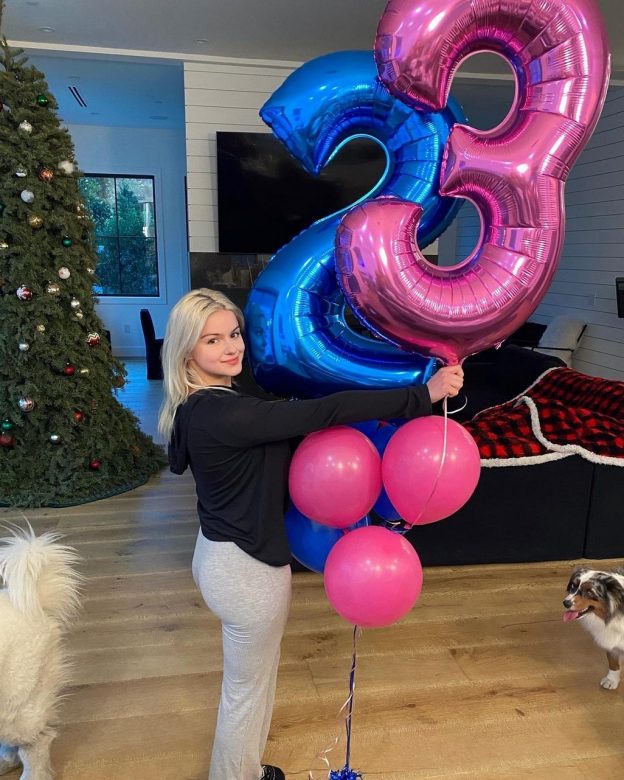 girleak.com > Ariel Winter > Ariel Winter Sexy At 23th Birthday (27 Photos)_67d8d19ceb647.jpeg