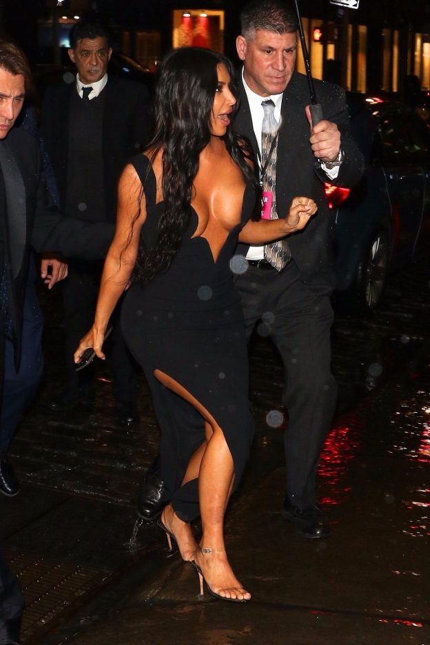 girleak.com > Kim Kardashian > Kardashian Sisters Fappening Sexy Tits (8 Photos)_67d78c1647861.jpeg