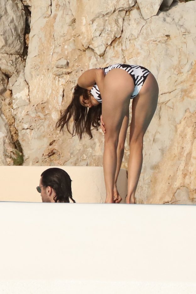 girleak.com > Nina Dobrev > Nina Dobrev Sexy Swimsuit (66 Photos)_67d789eaabcd1.jpeg